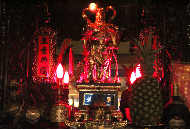 Pan-Asian bar plates land on South St