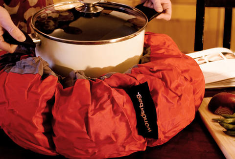 Pot being sealed into a Wonderbag