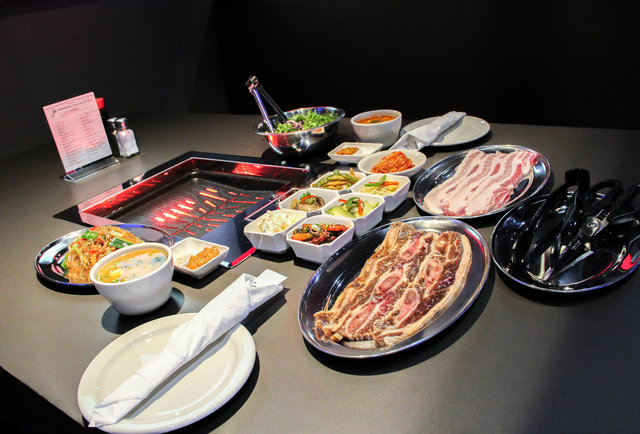 jin-korean-bbq-grill-your-meats-using-infrared-grills-designed-to