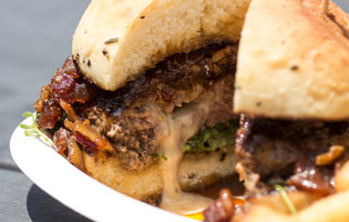 Svante's Stuffed Burger