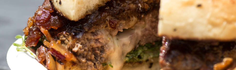 Svante's Stuffed Burger