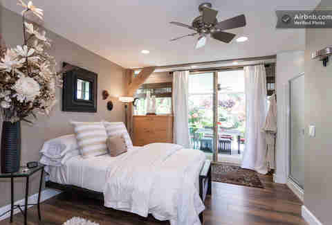 AirbnBest: The Bridge House Bedroom