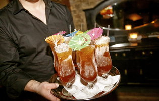 N'awlins cocktails, fried oyster sandwiches & live jazz