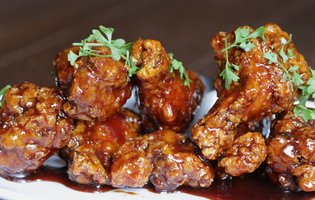 A Momofuku alum's Tribeca pub is making some of the best wings in the city