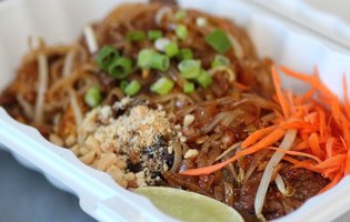 Deep-fried Volcano Chicken and Pad Thai in Pike/Pine