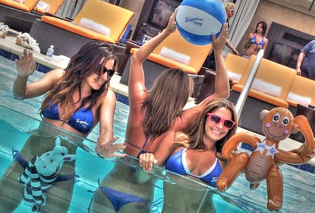 Topless Pool Las Vegas - A Complete Guide (PHOTOS) - Thrillist