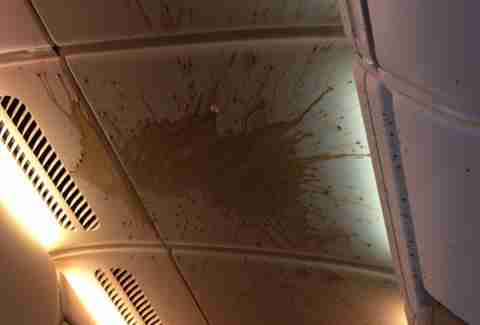 singapore airlines meal turbulence coffee