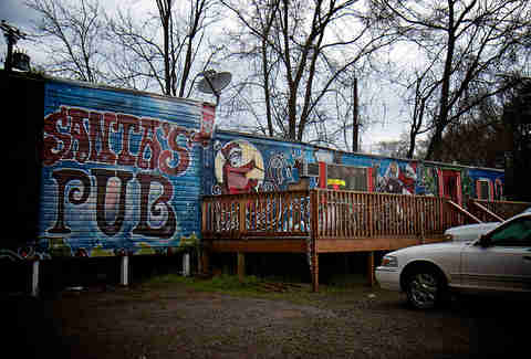 Exterior of Santa's Pub in Nashville