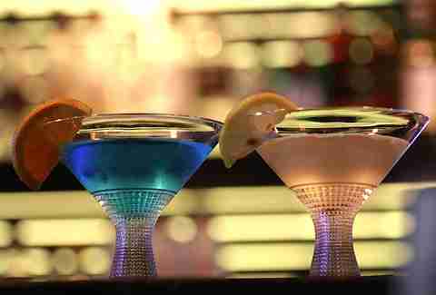 Cocktails at 5th Avenue Nightlounge.