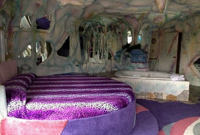 Themed Hotel Rooms Weirdest Themed Fantasy Suites Feather Nest