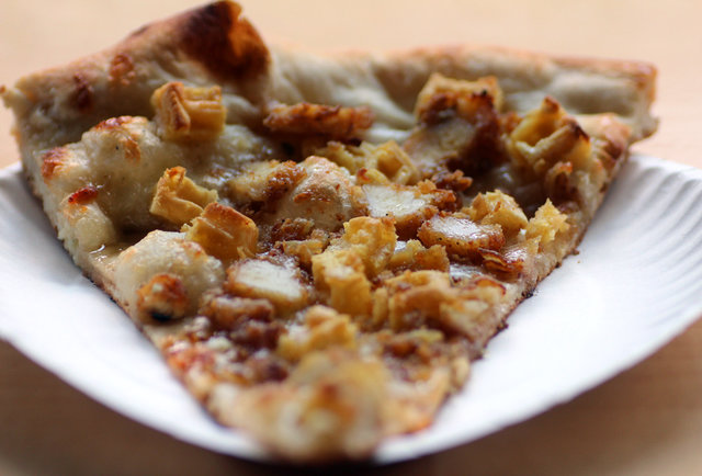 mac-cheese-pizza-teams-up-with-booze