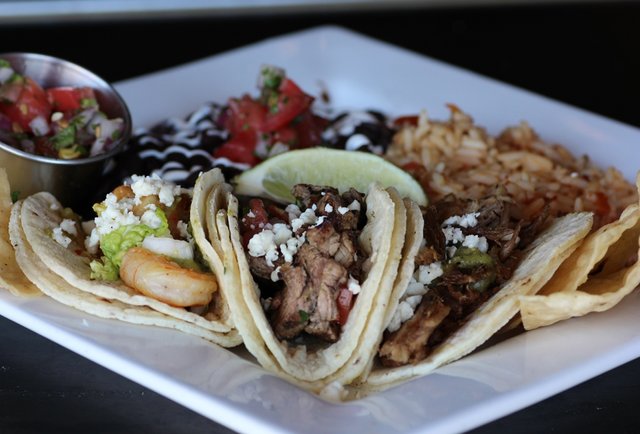 La Revolucion Taqueria y Cantina