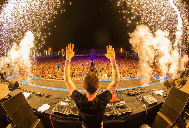 The Electric Daisy Carnival Review