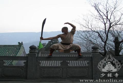 Learn kung fu at China's Shaolin Temple
