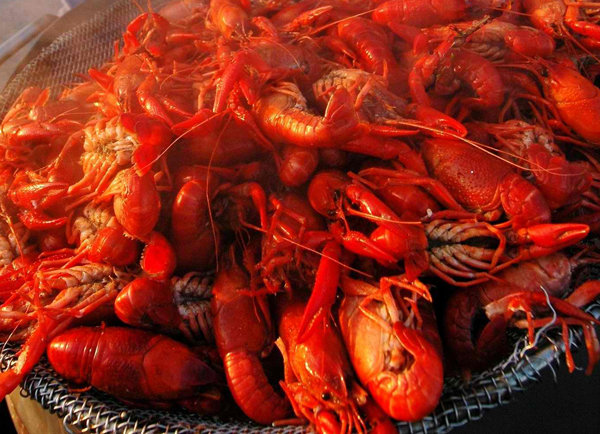 Tavern on the Water’s Crawfish Boil 