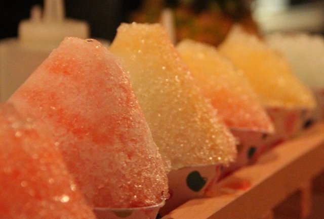 Sno Cones + Gratis Alcohol From A Trailer