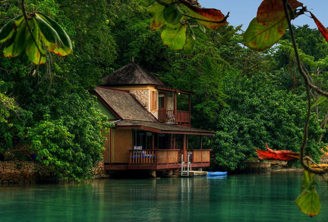 GoldenEye Hotel