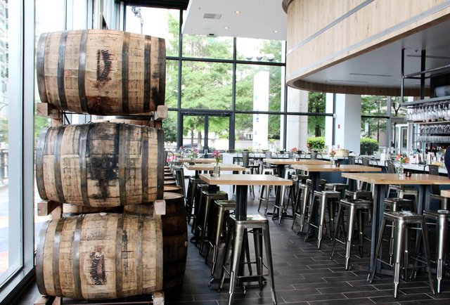 White Oak Kitchen & Cocktails