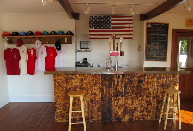 A tasting room for homegrown beer-oes 