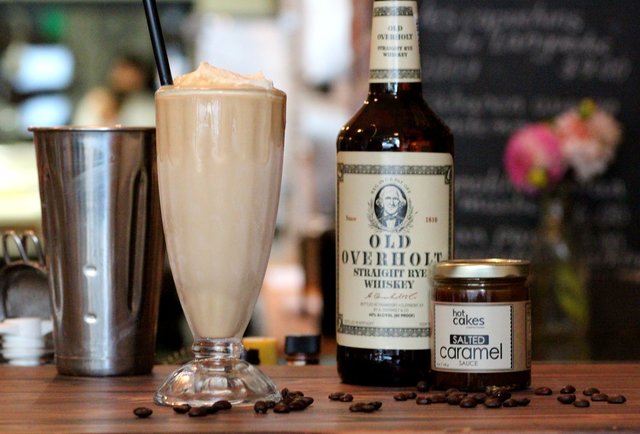 Hot Cakes Does Cocktails