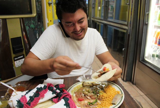 10:30p - Zaragoza Deli