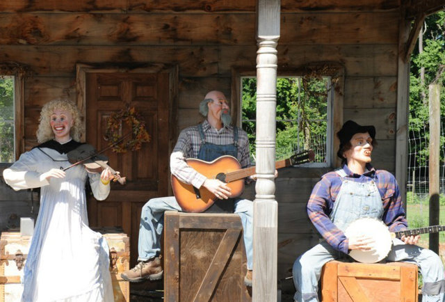 Animatronic Hillbilly Musician