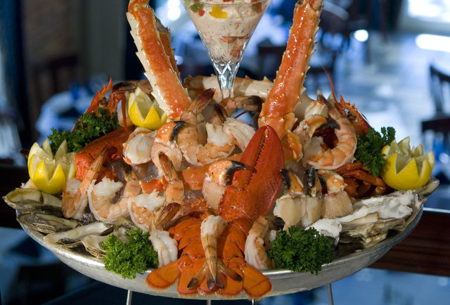 R2L's Hot + Cold Seafood Platter