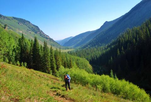 scenery on a hike to Conundrum Hot Springs