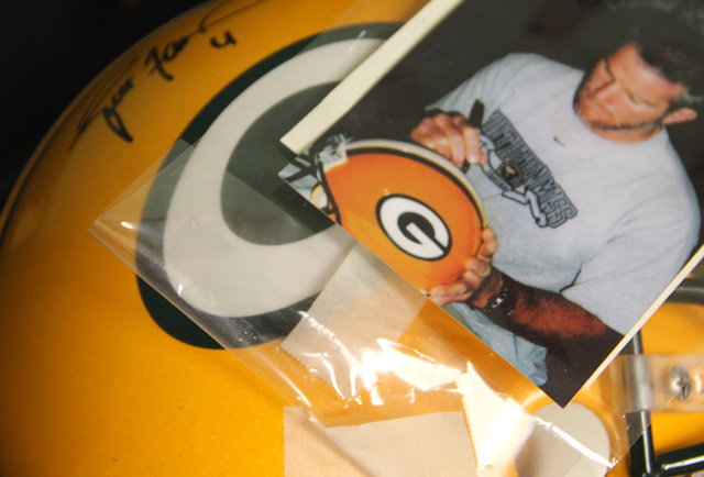 Brett Favre Meta Autograph 