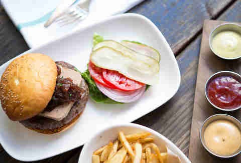 Burger "Doc's Way" at Starbelly