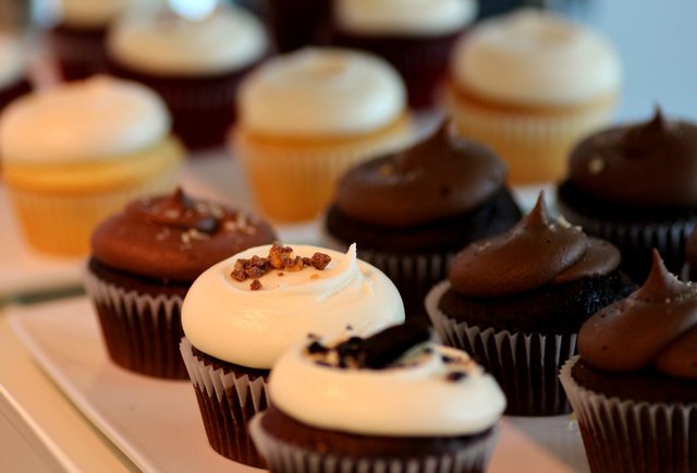 This woman wants to deliver you boozy cupcakes at 1a