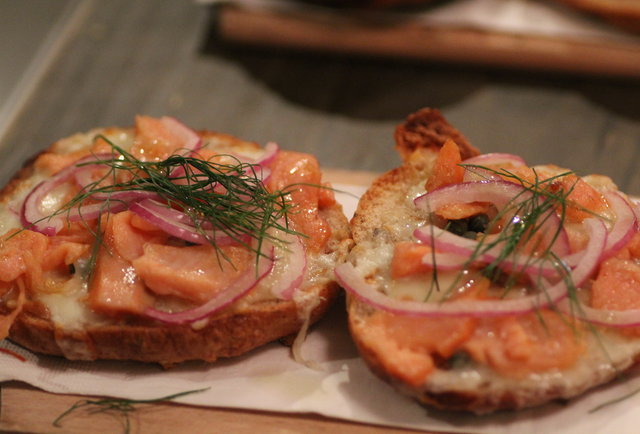 L'asso EV works up better pizza bagels than your mom at a sleepover