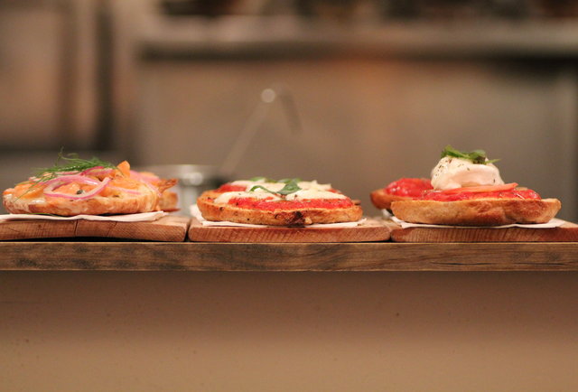 L'asso EV works up better pizza bagels than your mom at a sleepover