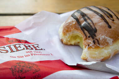 Eierlikör Pfannkuchen donut at Bäckerei Siebert Berlin