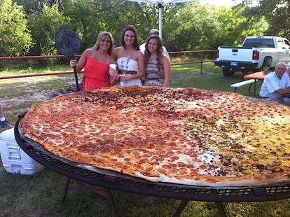 world's largest pizza