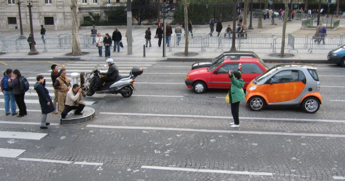 Worst Tourists The WorstBehaved Tourists in the World Thrillist