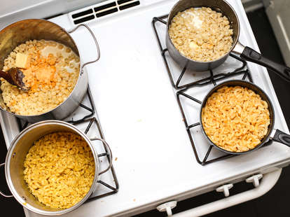 mac and cheese cooking