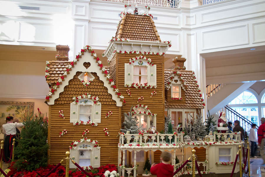 Crazy gingerbread houses from Disney World, The White House, and more