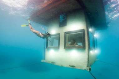 Manta underwater room, bottom