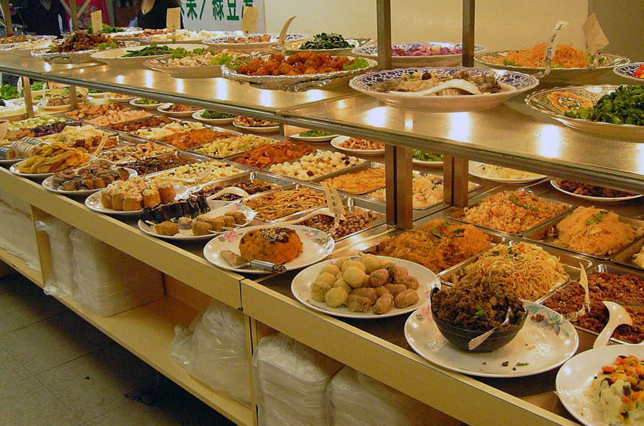 7 foolproof ways to outeat everyone at a buffet - Thrillist