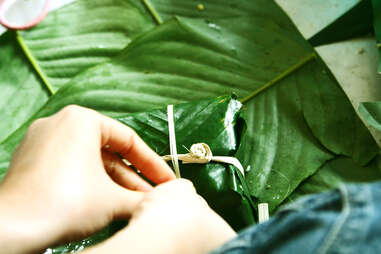 Banh Chung, hand, banana leaf