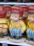 statues of boys pooping