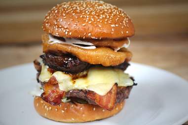 the beef royal burger bbqwhiskybeer london