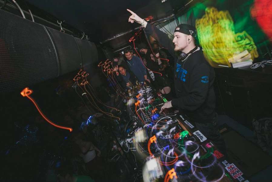 SoundBar A Bar in Chicago, IL Thrillist