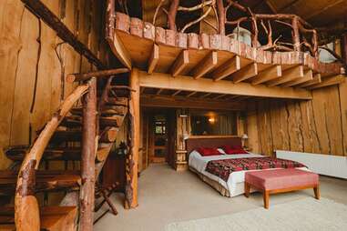 treehouse suite, bed