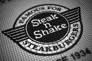 Steak 'n Shake sign
