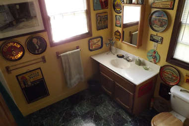 Brewhouse Mountain Eco-Inn Bathroom