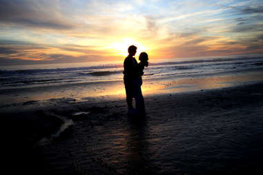 beach kissing