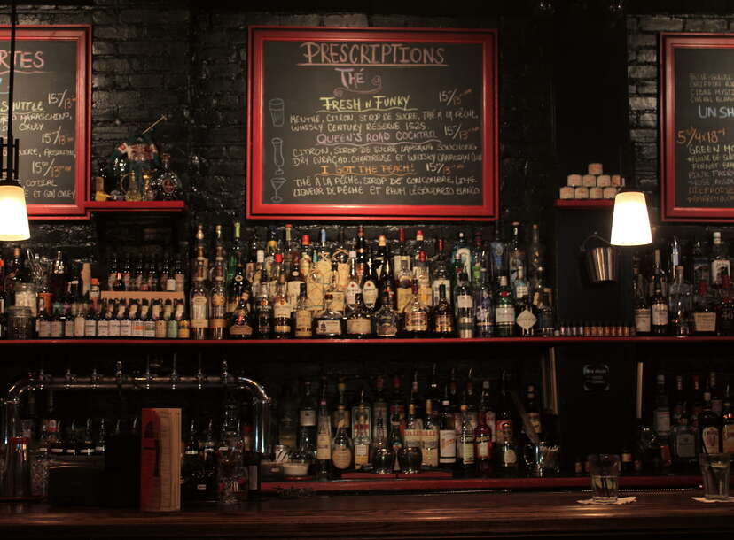 21 Best Mile End Bars in Montreal to Have a Drink at Tonight