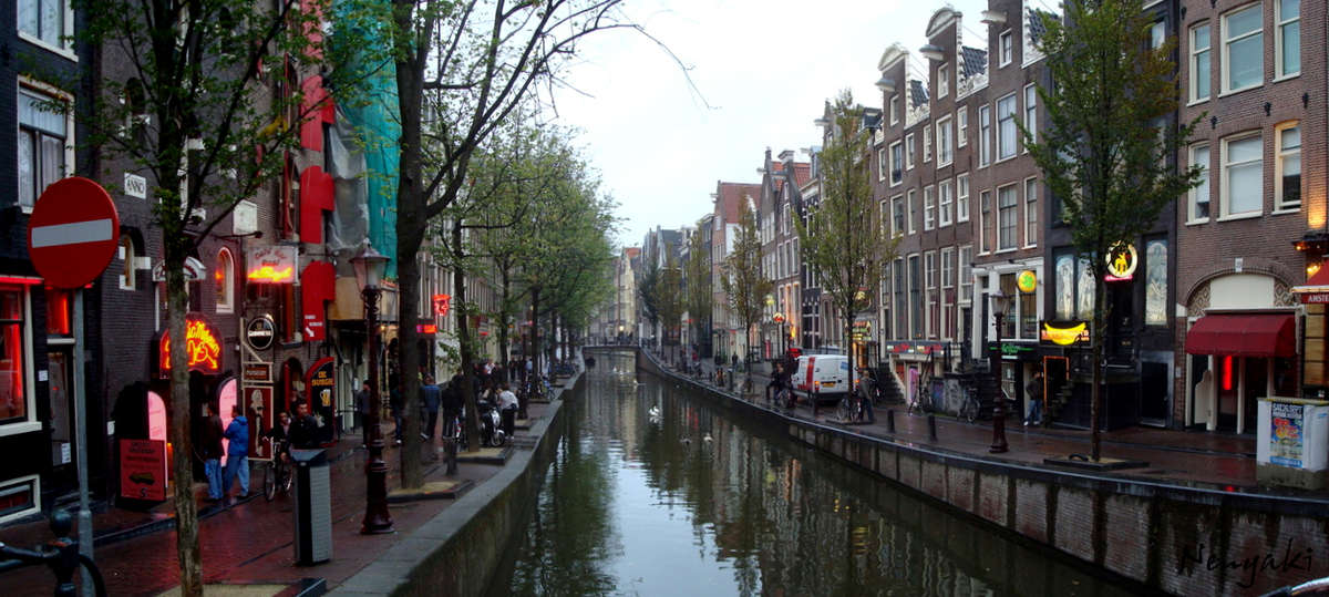 Attractions of Amsterdam's Red Light District - Amsterdam's Disneyland of  vice: a tour of the Red Light District - Thrillist